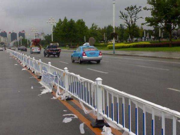 防眩道路護欄 